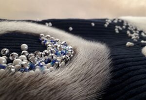 PUISI KINTSUGI - Réparation des cicatrices naturelles du phoque. 7 costumes chamanes féminins ©Oïjha2020